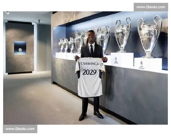 皇马 9 号新星加西亚正式晋升一线队 续约至 2029 年